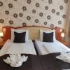 six inn hotel