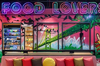 moxy lisbon city