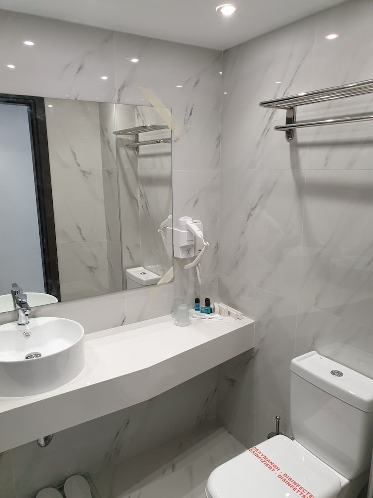 boss boutique athens