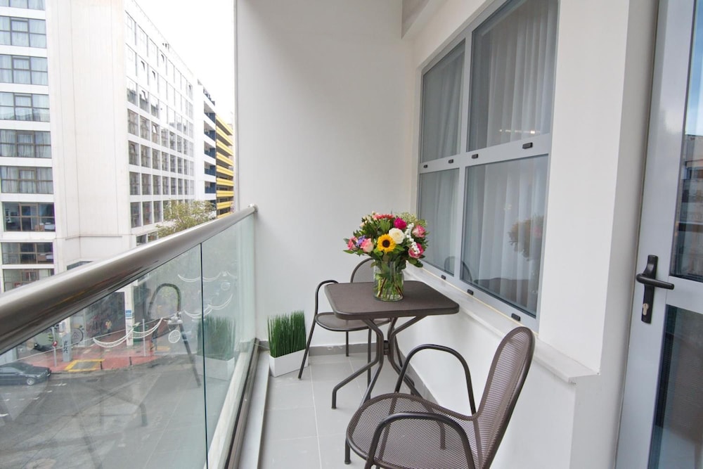 boss boutique athens