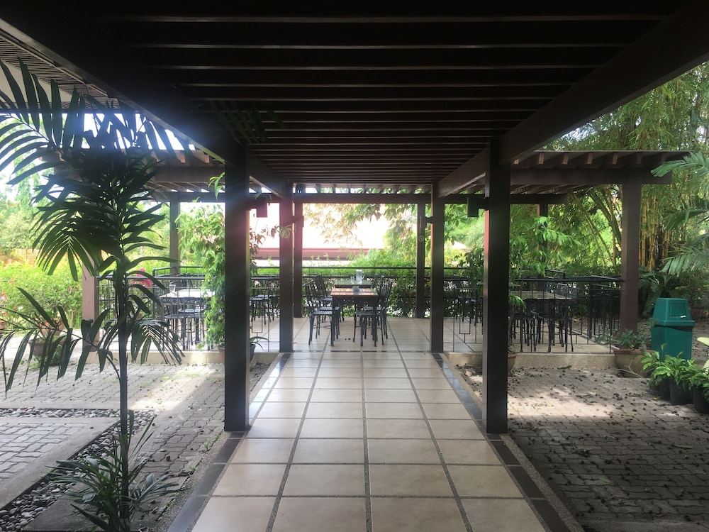 hotel tropika