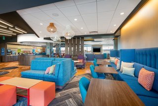 tru by hilton savannah airport
