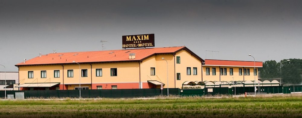 hotel maxim