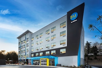 tru by hilton asheville blue ridge parkway