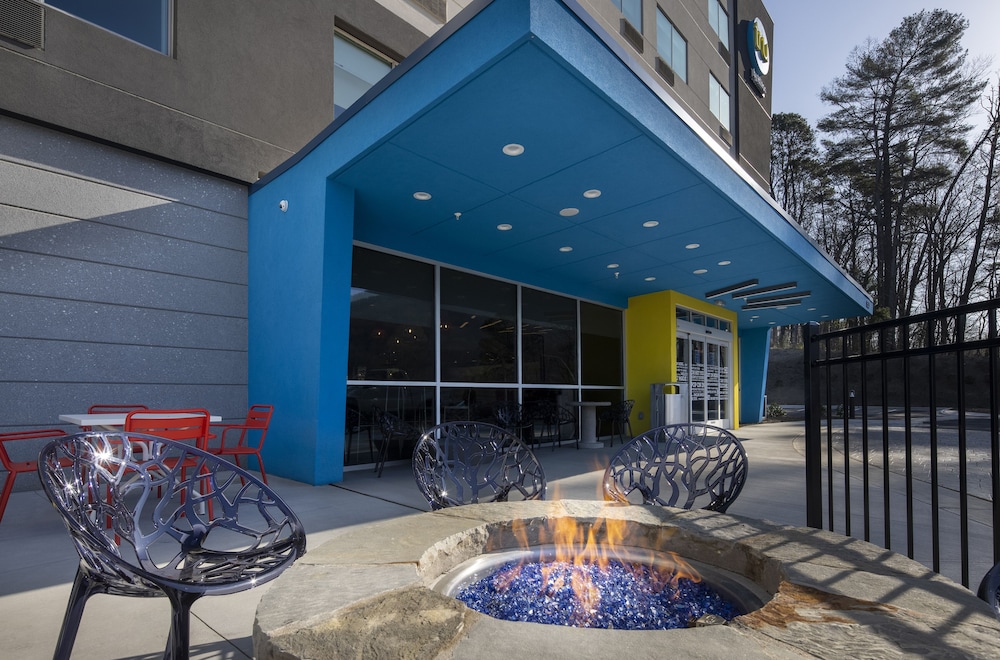 tru by hilton asheville blue ridge parkway