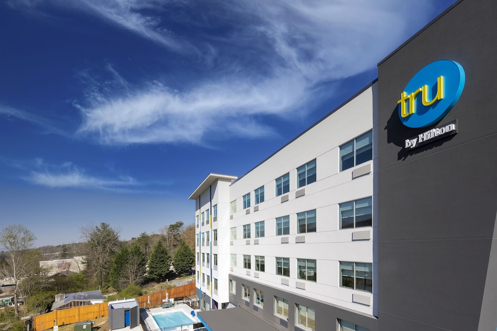 tru by hilton asheville blue ridge parkway