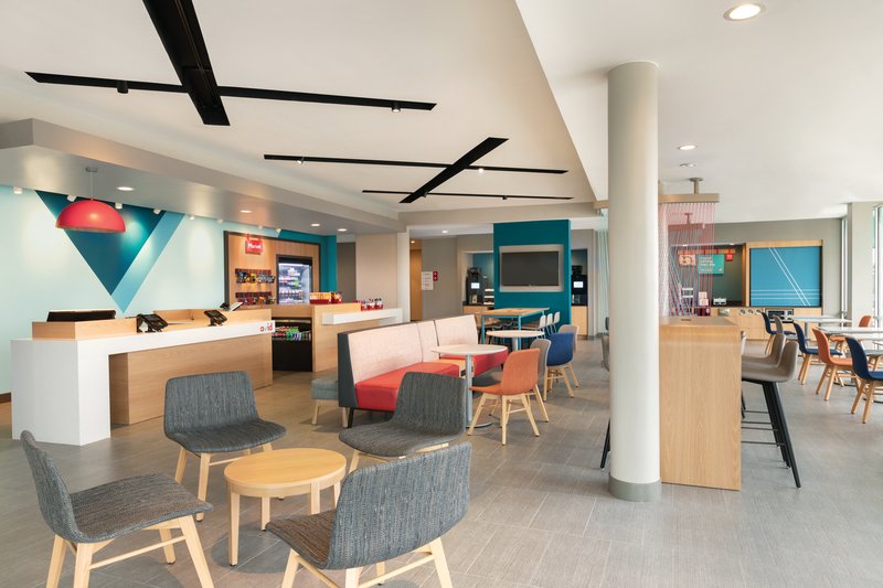 avid hotel roseville minneapolis north an ihg hotel