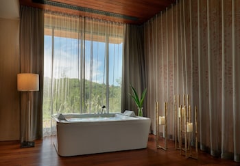 v villas phuket mgallery