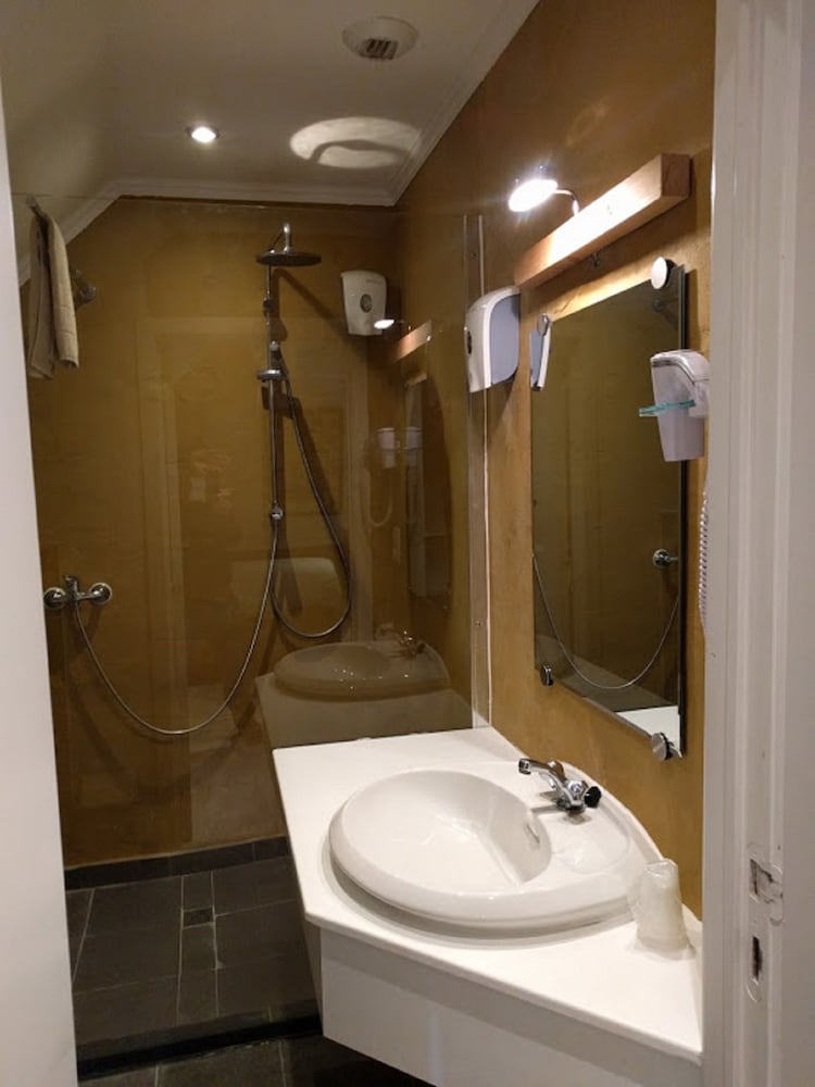 canalview hotel ter reien