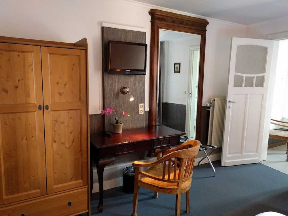 canalview hotel ter reien