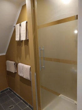 canalview hotel ter reien