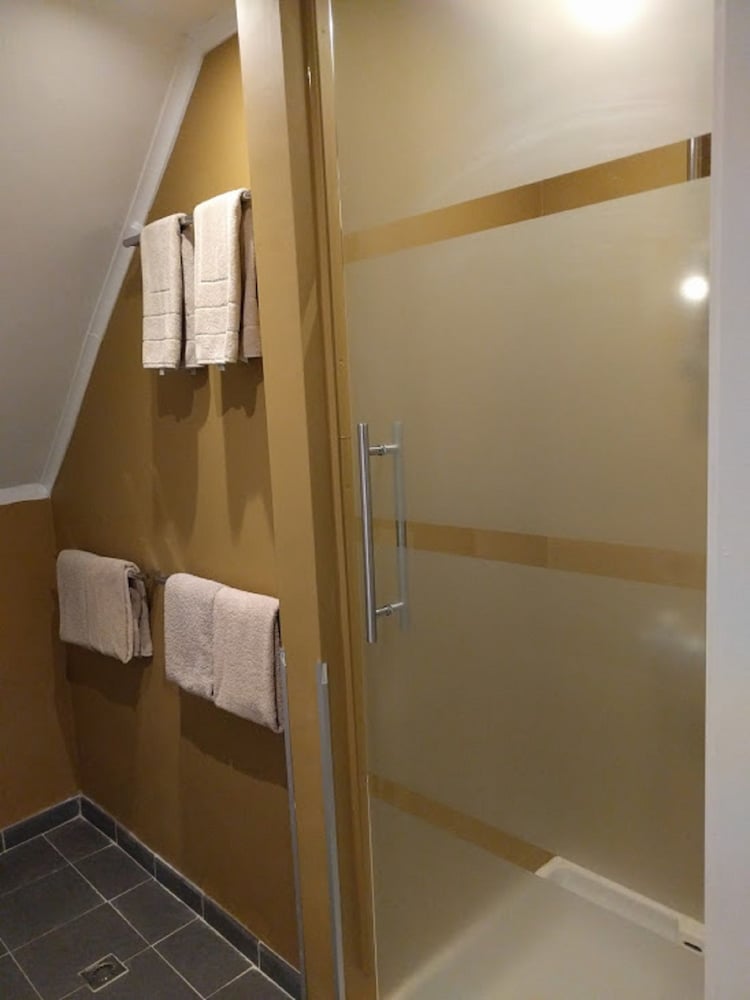 canalview hotel ter reien