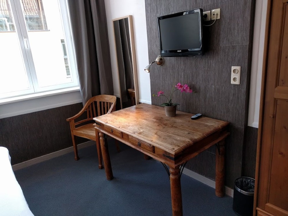 canalview hotel ter reien