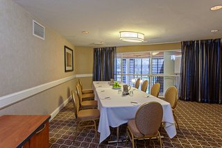 Hilton Alexandria Mark Center,Arlington>>Alexandria,4 star