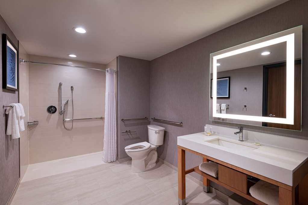 hyatt place austin lake travis four points