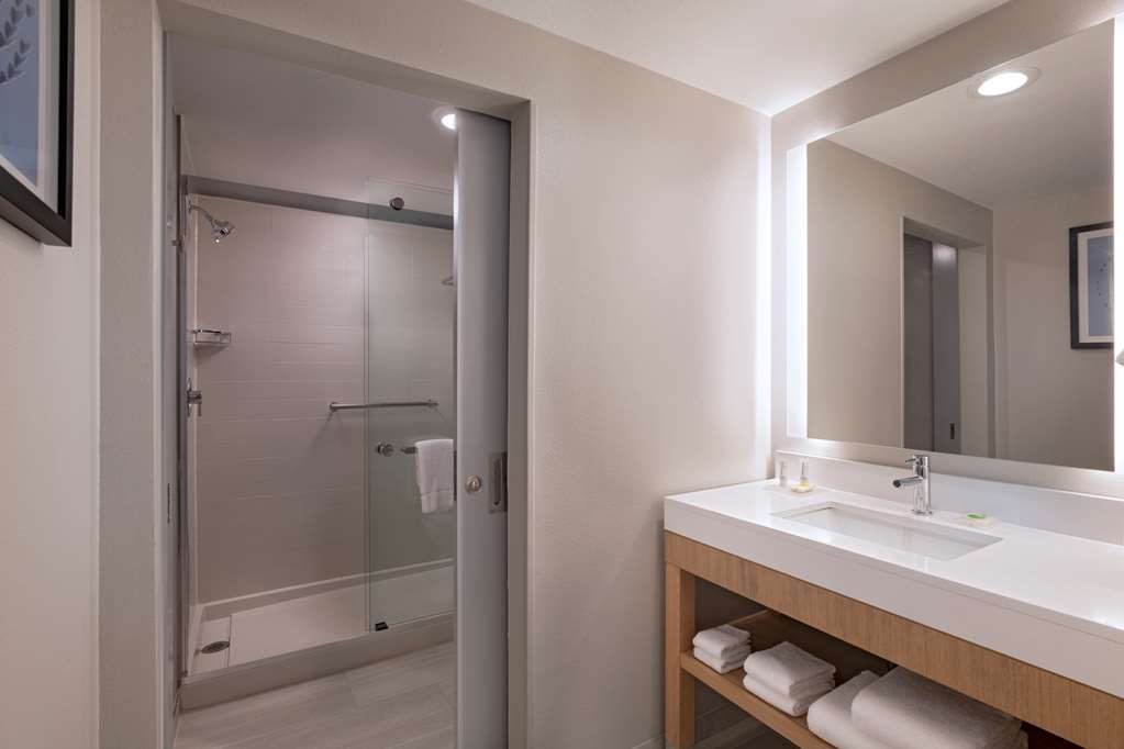 hyatt place austin lake travis four points