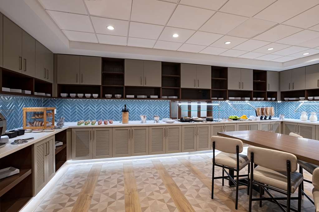 hyatt place austin lake travis four points