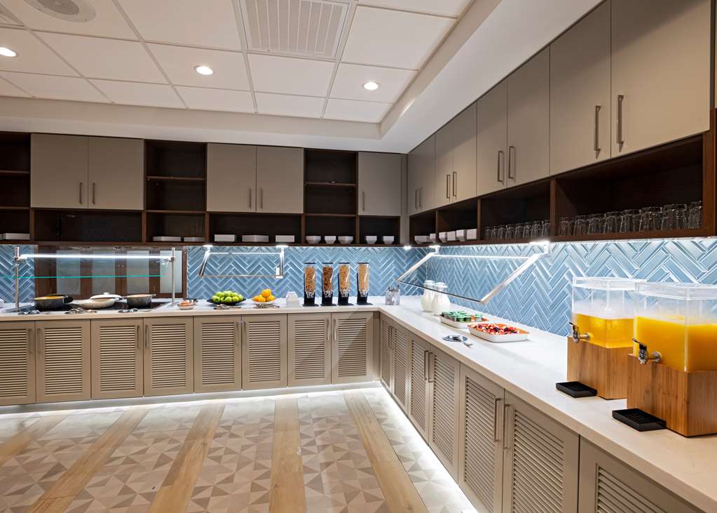 hyatt place austin lake travis four points