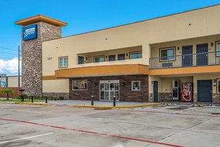 americas best value inn and suites houston at hwy 6