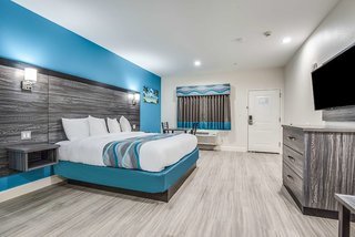 americas best value inn and suites houston at hwy 6