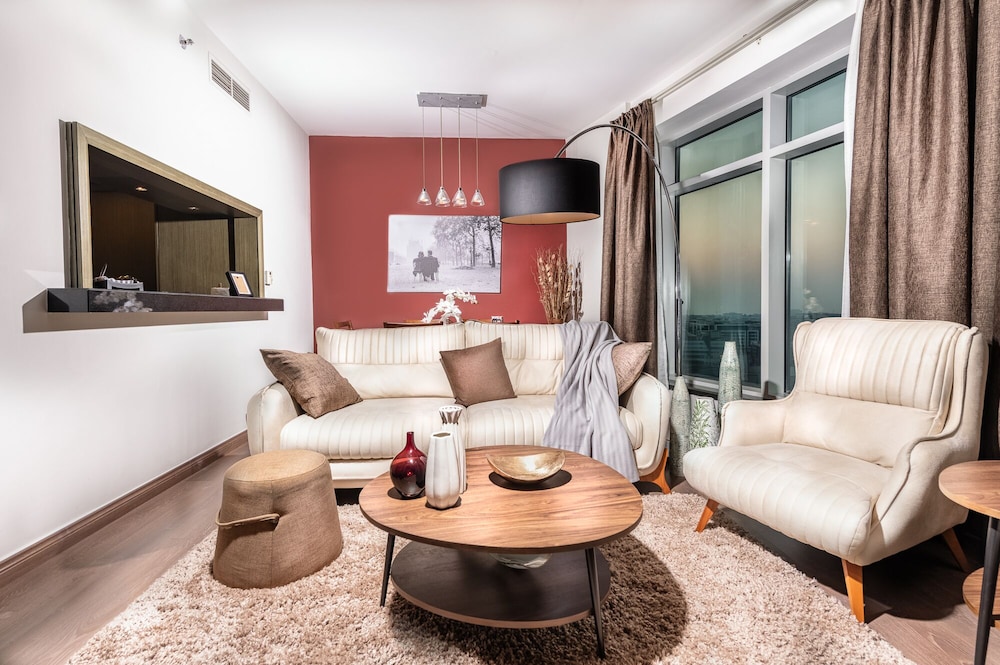al ashrafia holiday downtown burj view