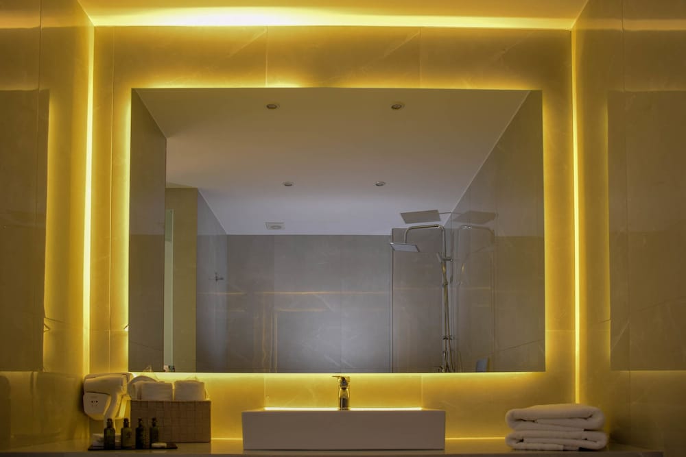24k athena suites