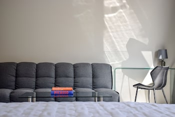 24k athena suites