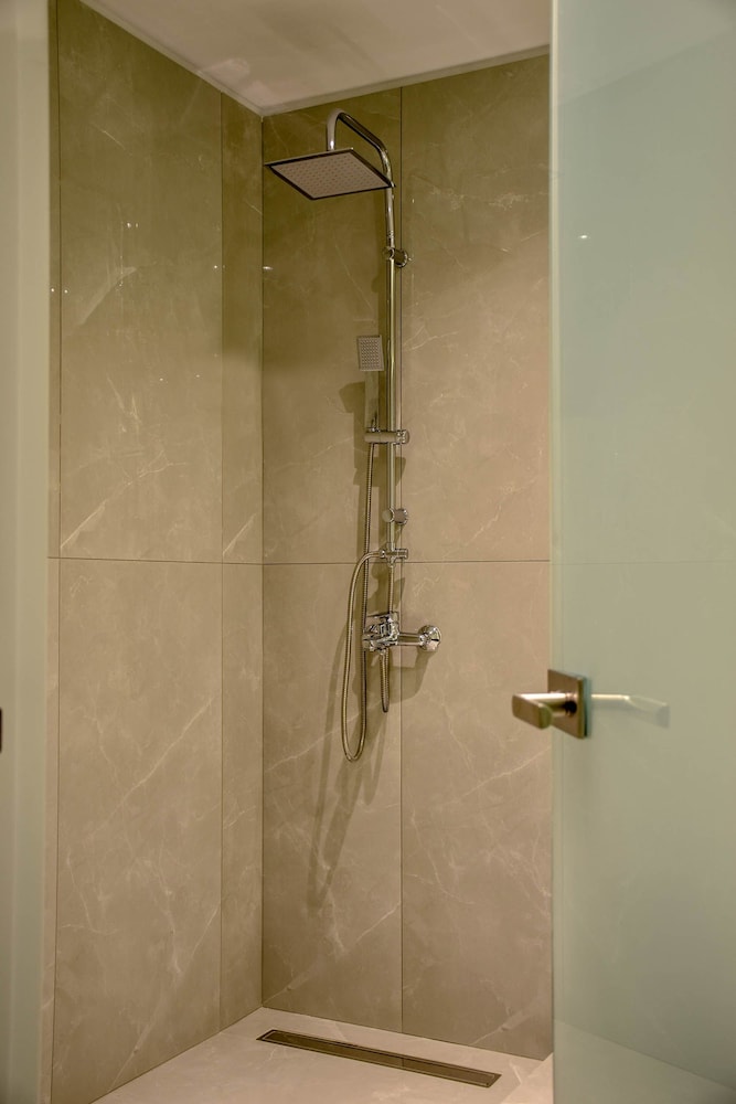 24k athena suites