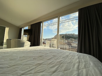 24k athena suites