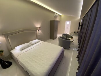 24k athena suites