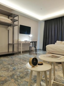 24k athena suites
