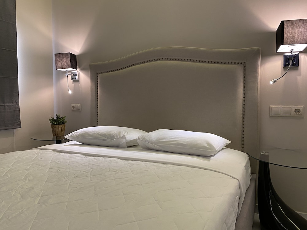 24k athena suites