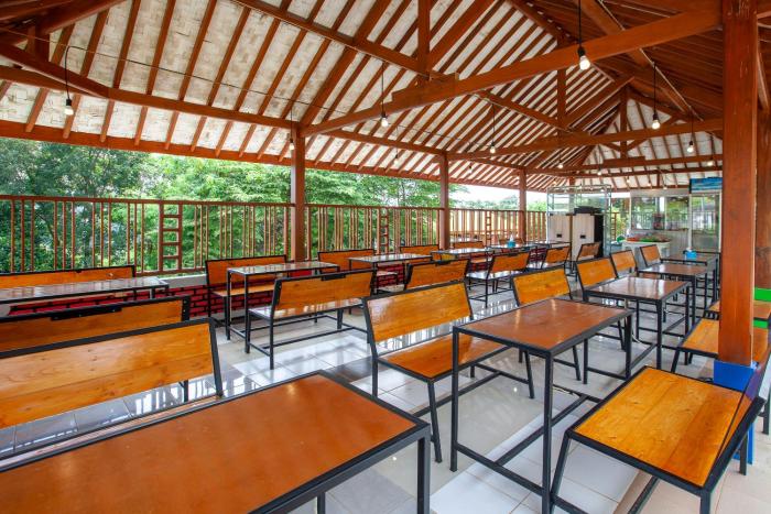 papa kana farm mitra reddoorz at pacet mojokerto