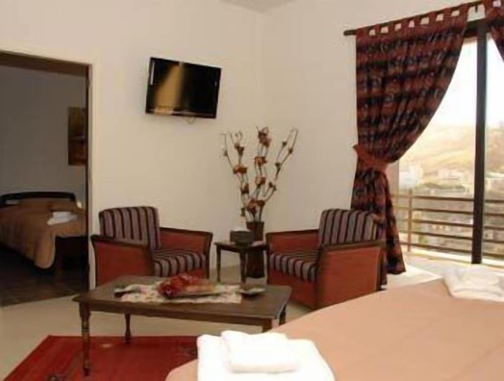 iris flower hotel