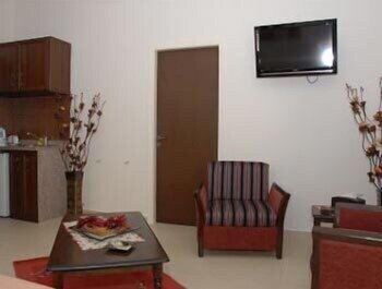 Iris Flower Hotel,Jezzine>>Beirut,3 star