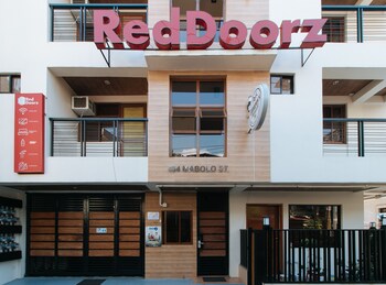 reddoorz plus near bgc mall