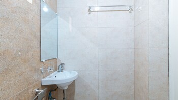 reddoorz plus near bgc mall