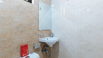 reddoorz plus near bgc mall