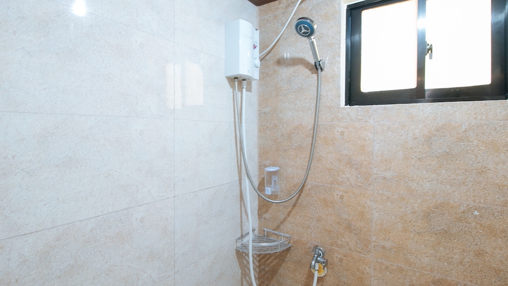 reddoorz plus near bgc mall