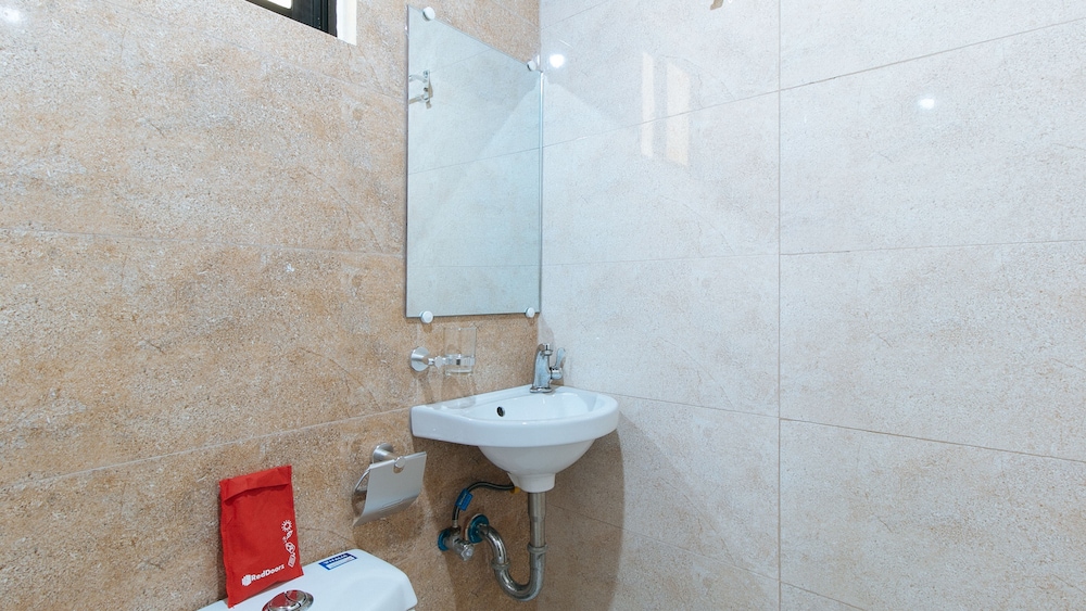 reddoorz plus near bgc mall