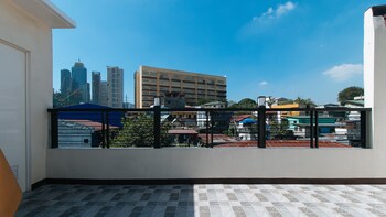 reddoorz plus near bgc mall