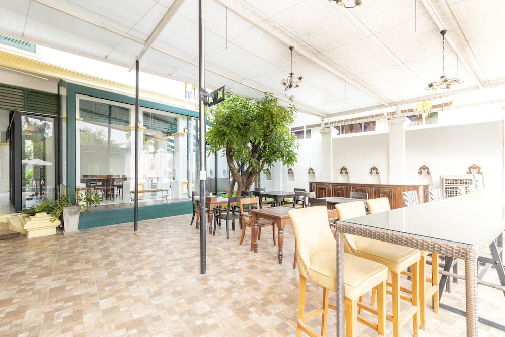 capital o 707 cheva gallery