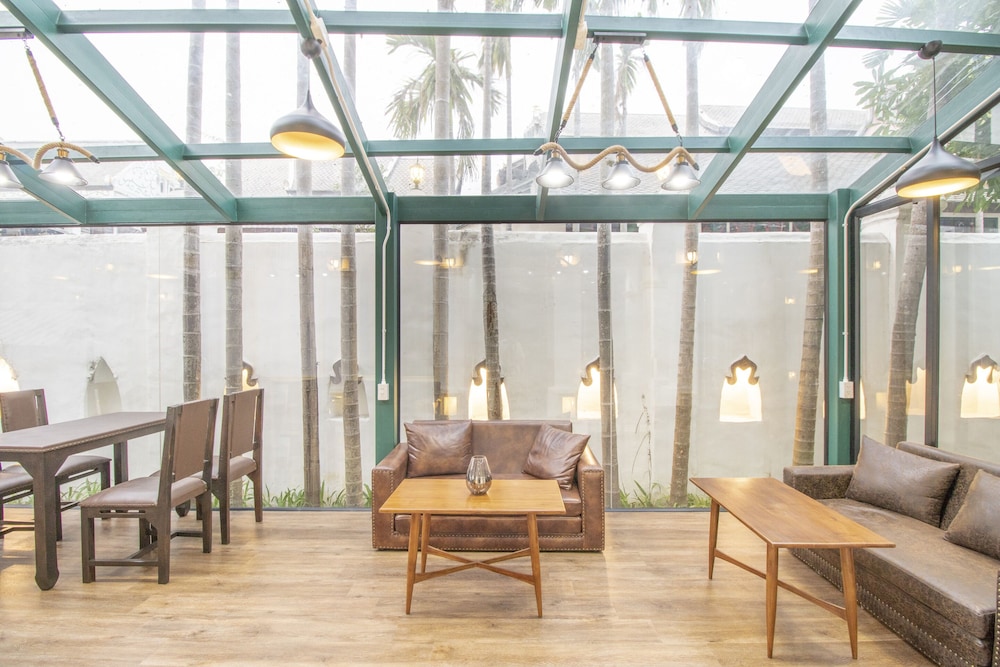 capital o 707 cheva gallery