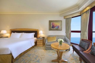 Jeddah Hilton,In Jeddah (Ash Shati),5 star