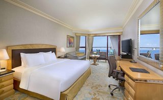 Jeddah Hilton,In Jeddah (Ash Shati),5 star
