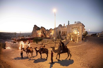 cappadocia fairy chimneys selfie cave hotels special class