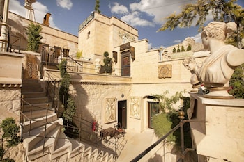 cappadocia fairy chimneys selfie cave hotels special class