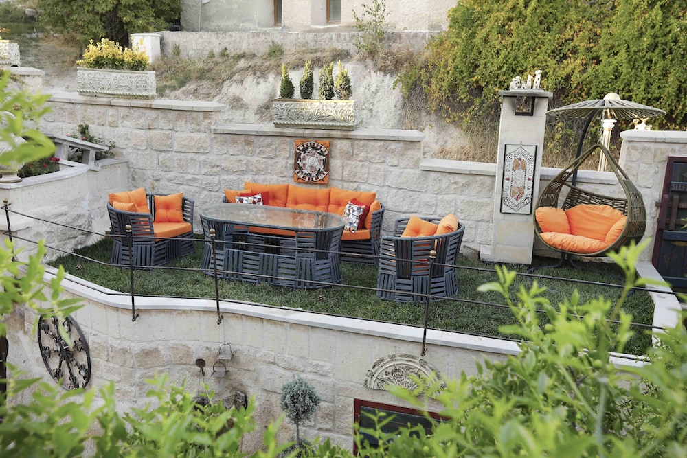 cappadocia fairy chimneys selfie cave hotels special class