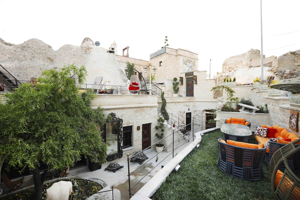 cappadocia fairy chimneys selfie cave hotels special class