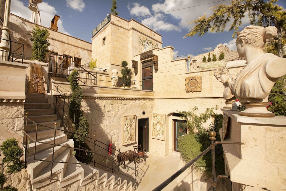 cappadocia fairy chimneys selfie cave hotels special class